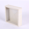 Caja de cartón blanca de diseño simple con ventana